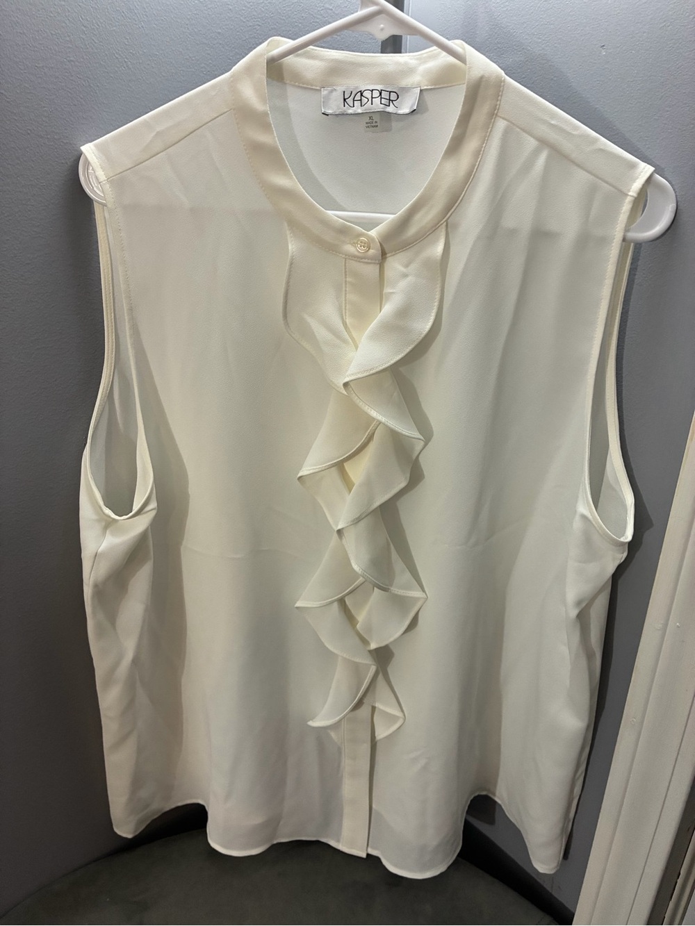 Kasper Ivory Sleeveless Ruffle-Front Blouse